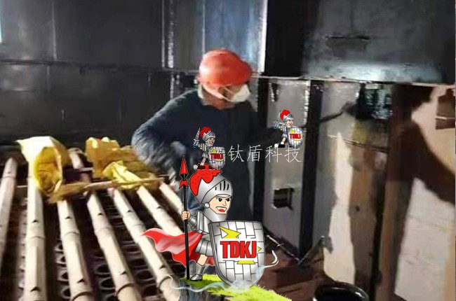 水泥厂窑尾收尘器（袋收尘或电收尘）内部，检查门、焊缝和底板区域腐蚀特别快，用普通防腐涂料几个月就剥落，有什么长效的解决方案？